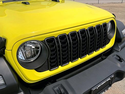 Used 2024 Jeep Wrangler Unlimited Sport AWD/4WD image 29