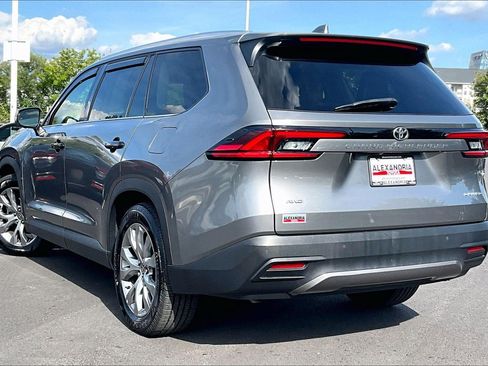 Used 2025 Toyota Grand Highlander AWD image 11