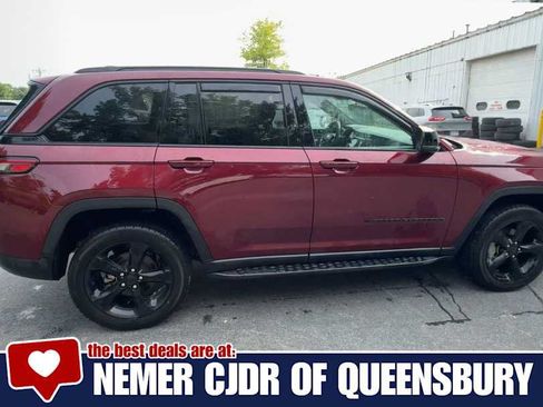 Used 2025 Jeep Grand Cherokee Limited w/ Luxury Tech Group II AWD/4WD image 9