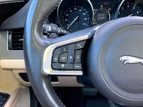 Used 2018 Jaguar XF Prestige AWD/4WD image 24
