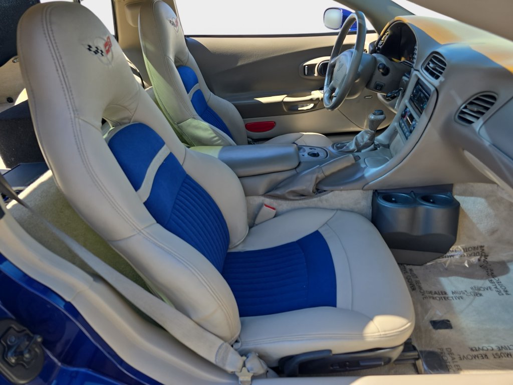 Used 2004 Chevrolet Corvette Coupe w/ Preferred Equipment Group RWD image 12