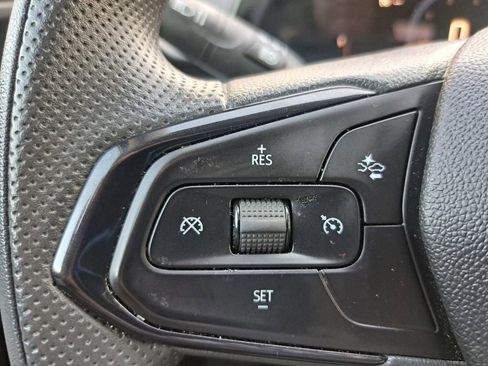 Used 2025 Chevrolet Trax LT image 14