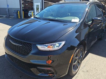 Used 2025 Chrysler Pacifica Limited