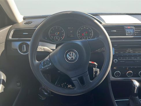 Used 2012 Volkswagen Passat 2.5 S image 11