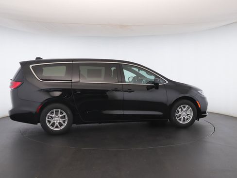 New 2026 Chrysler Pacifica Select image 30