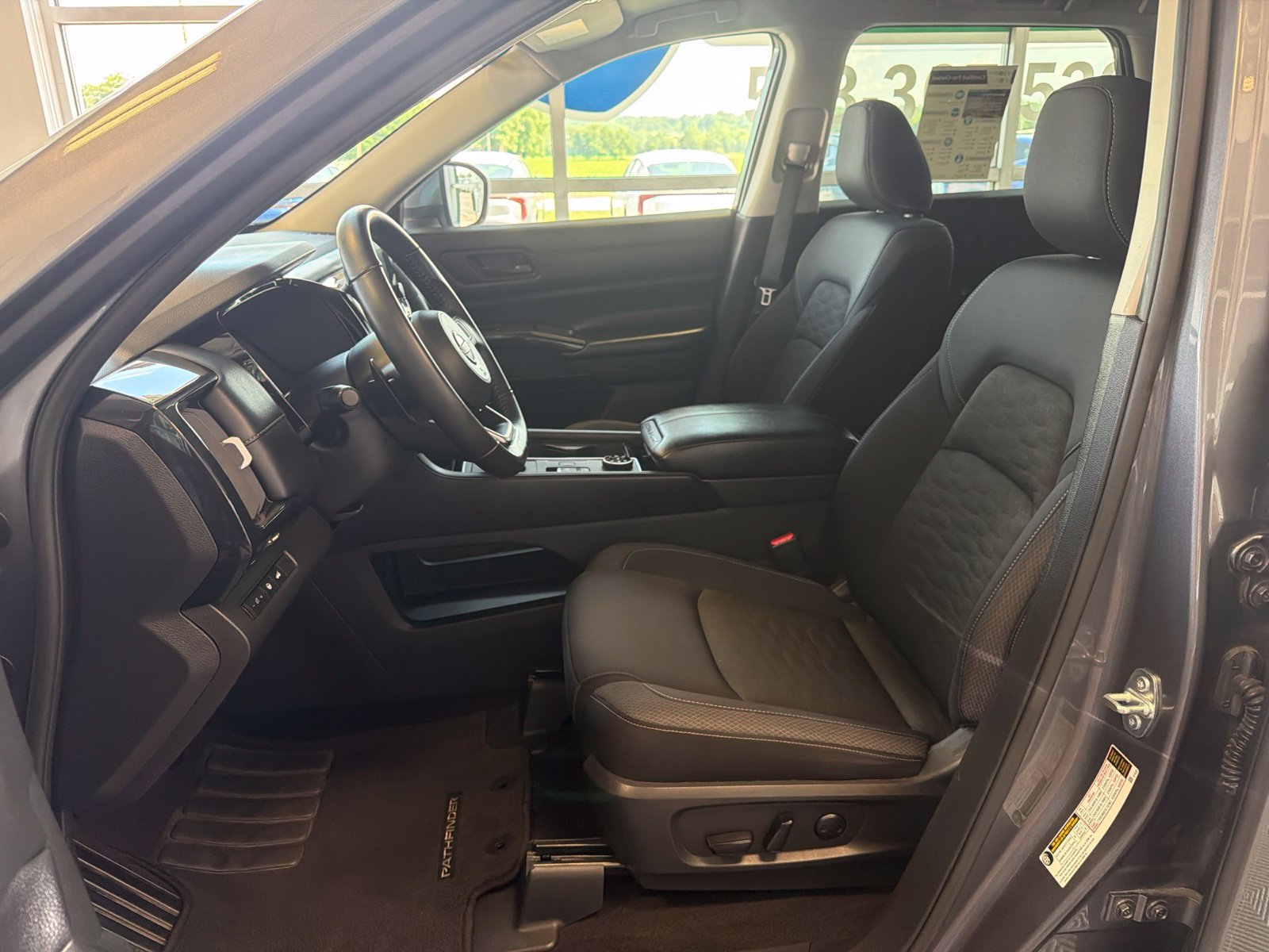 Used 2025 Nissan Pathfinder SV AWD/4WD image 19