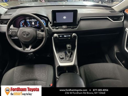 Certified 2025 Toyota RAV4 XLE AWD/4WD image 17