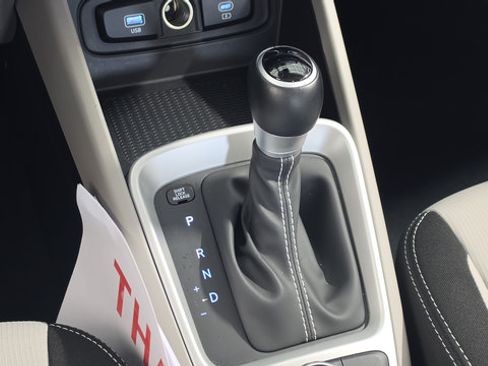 Certified 2025 Hyundai Venue SEL FWD image 20