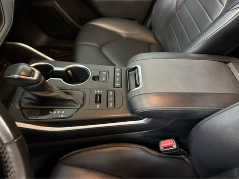 Used 2022 Toyota Highlander XLE AWD/4WD image 22