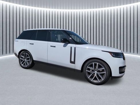 Used 2024 Land Rover Range Rover SE AWD/4WD image 3
