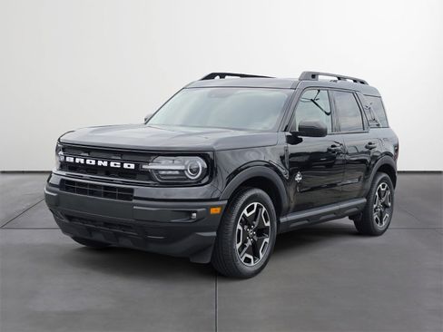 Used 2023 Ford Bronco Sport Outer Banks w/ Tech Package AWD/4WD image 2
