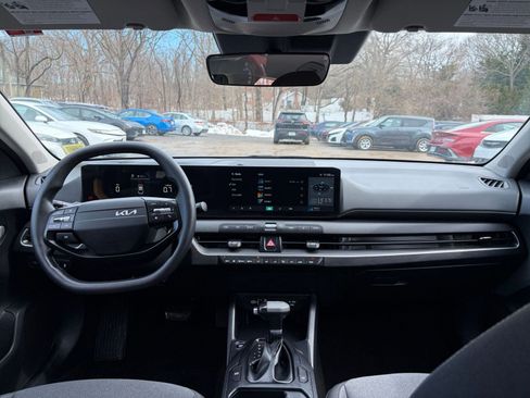 Used 2025 Kia K4 LXS image 32