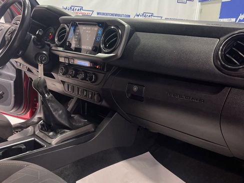 Used 2016 Toyota Tacoma TRD Off-Road image 29
