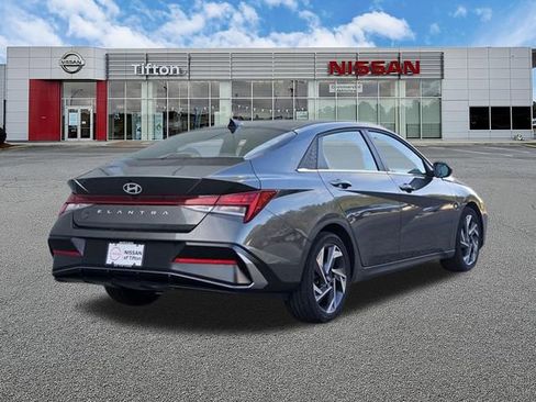Used 2025 Hyundai Elantra SEL FWD image 4