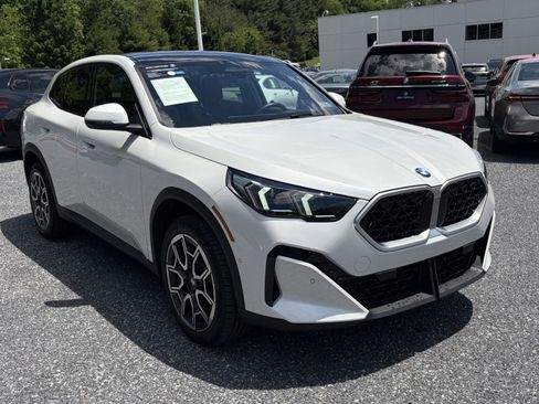 Certified 2025 BMW X2 xDrive28i AWD/4WD image 3