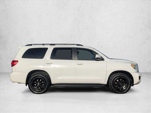 Used 2013 Toyota Sequoia SR5 image 4