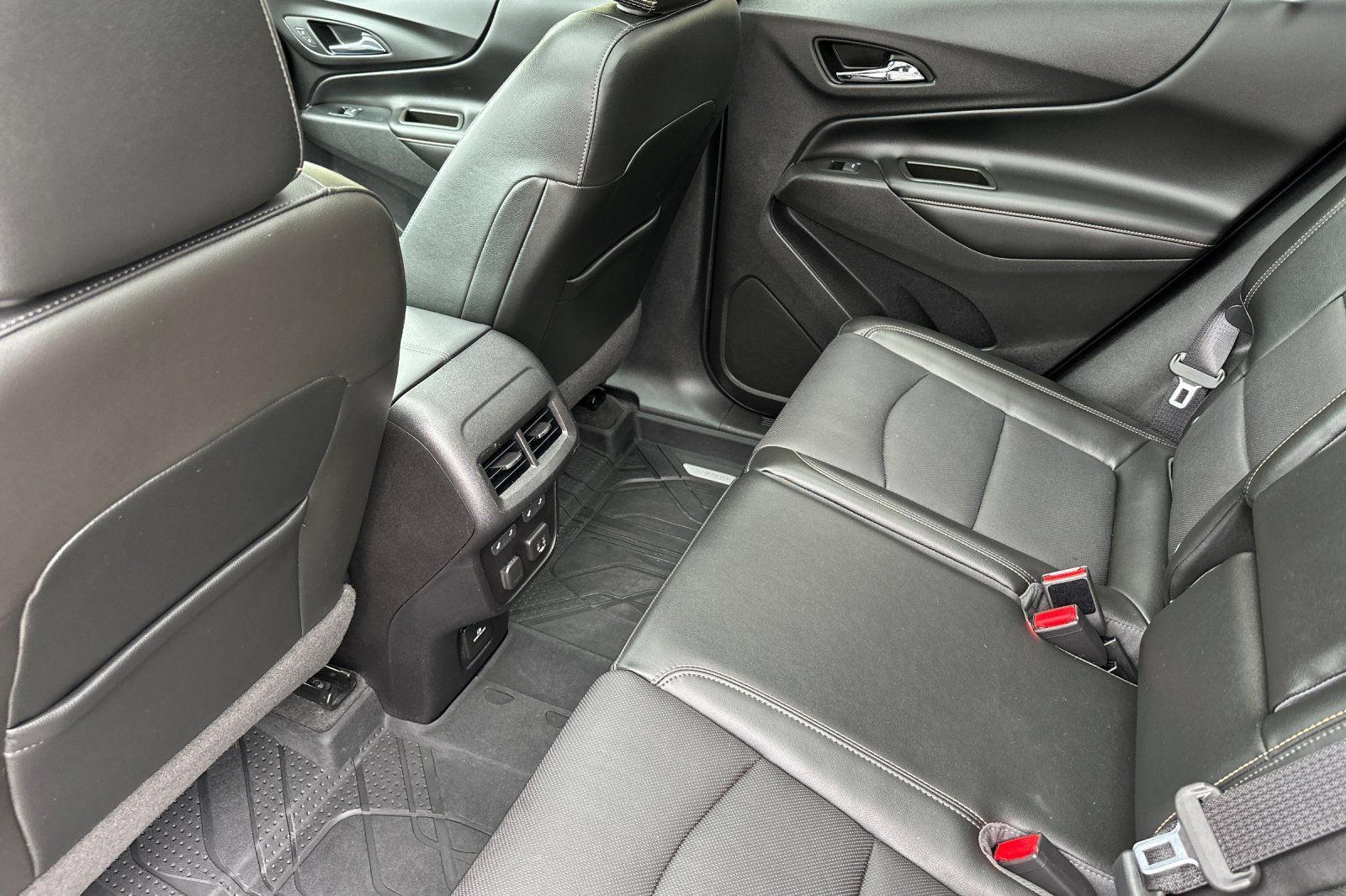 Used 2018 Chevrolet Equinox Premier AWD/4WD image 12