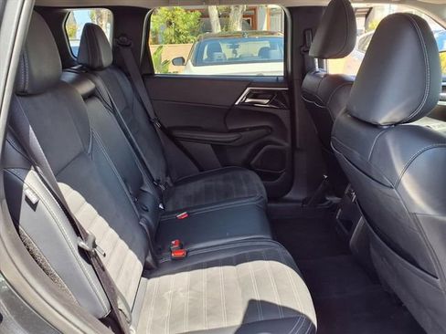 Used 2024 Mitsubishi Outlander SE image 21