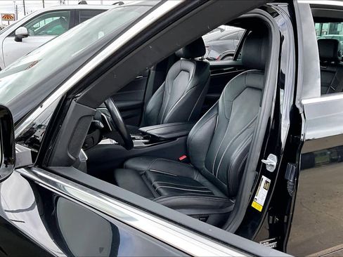 Used 2019 BMW 530i w/ Convenience Package RWD image 8