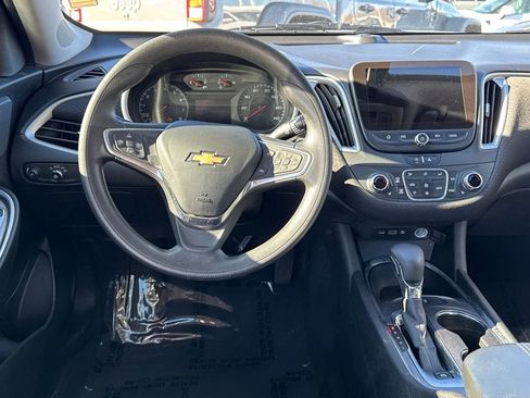 Used 2022 Chevrolet Malibu LT image 33