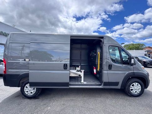Used 2025 RAM ProMaster 2500 w/ Quick Order Package 22G SLT FWD image 11