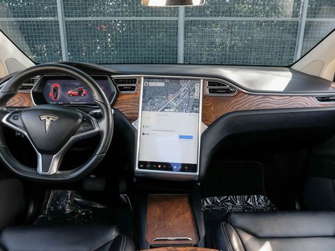 Used 2017 Tesla Model X 75D AWD/4WD image 11
