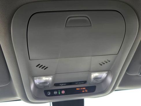 Used 2020 Chevrolet Equinox LT image 22