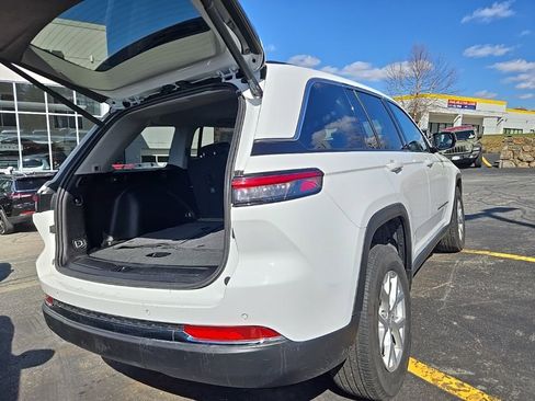 Certified 2023 Jeep Grand Cherokee Limited AWD/4WD image 11