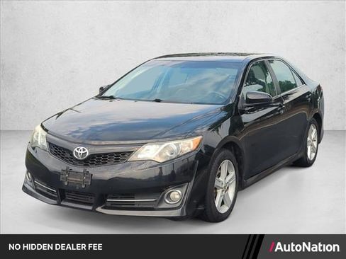 Used 2014 Toyota Camry SE FWD image 1