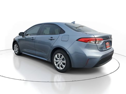 Used 2025 Toyota Corolla LE w/ Convenience Package image 4