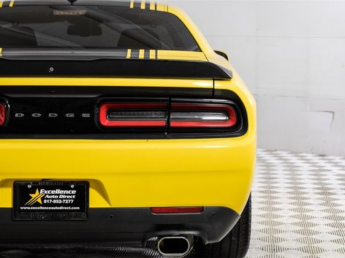 Used 2017 Dodge Challenger R/T image 39