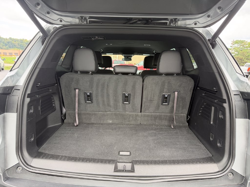 Used 2025 Buick Enclave Preferred AWD/4WD image 9
