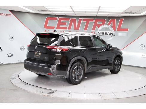 Used 2024 Nissan Rogue SV w/ SV Premium Package FWD image 4