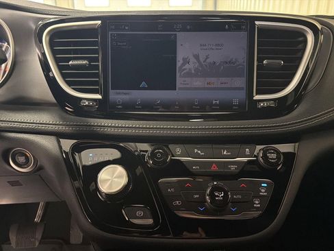 New 2026 Chrysler Pacifica Select image 25