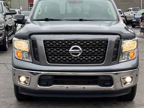 Used 2019 Nissan Titan SV w/ SV Convenience Package AWD/4WD image 3