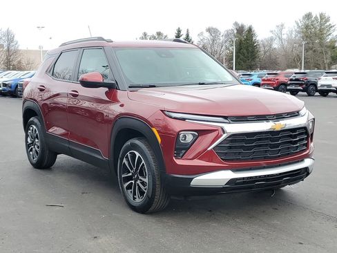 Used 2024 Chevrolet TrailBlazer LT w/ Driver Confidence Package image 2