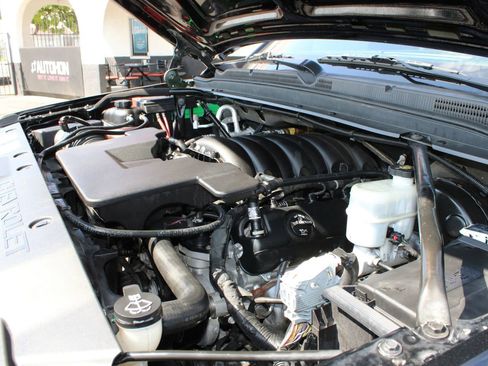 Used 2019 Chevrolet Suburban LT image 36