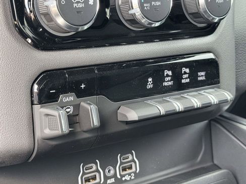 New 2026 RAM 1500 Big Horn AWD/4WD image 6