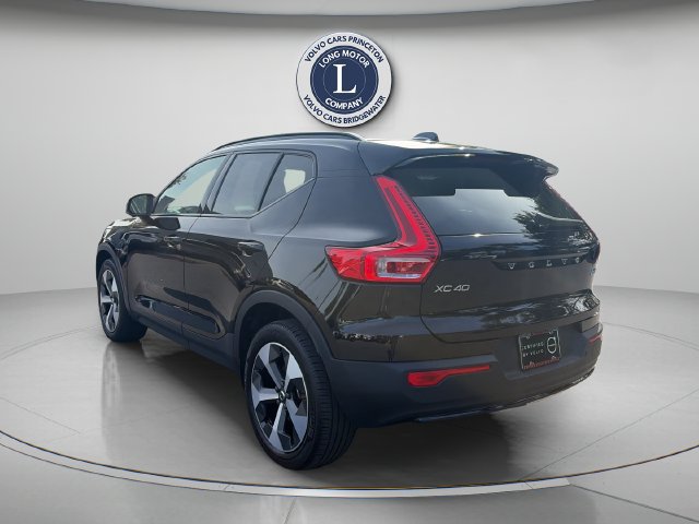 Used 2024 Volvo XC40 B5 Core AWD/4WD image 4