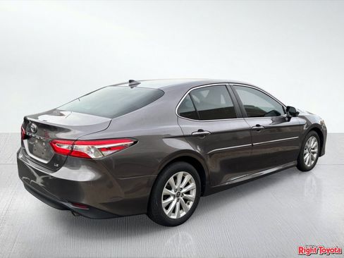 Used 2020 Toyota Camry LE w/ Carpet Mat Package FWD image 4