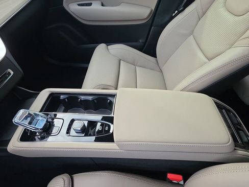 New 2026 Volvo XC90 B6 Ultra w/ Lounge Package image 28