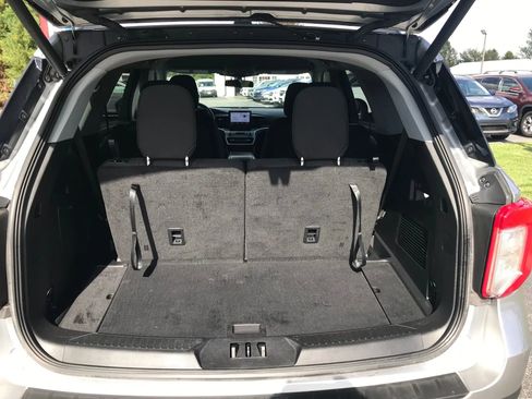 Used 2022 Ford Explorer XLT image 35