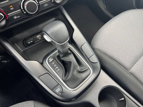 Used 2025 Kia Soul LX w/ LX Technology Package FWD image 38