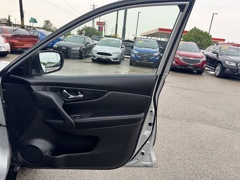 Used 2018 Nissan Rogue SL FWD image 22