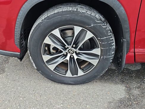 Used 2020 Toyota Highlander XLE image 7