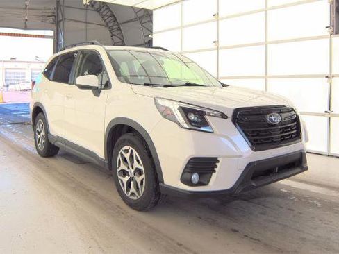 Used 2022 Subaru Forester Premium image 2
