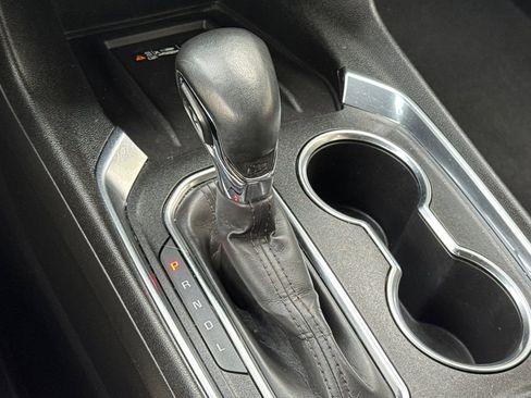 Used 2023 Chevrolet Traverse LT w/ Rear Camera Mirror Package image 22