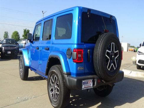 Certified 2021 Jeep Wrangler Unlimited Sahara AWD/4WD image 8