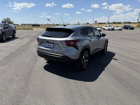 Used 2025 Chevrolet Trax RS w/ Driver Confidence Package image 12