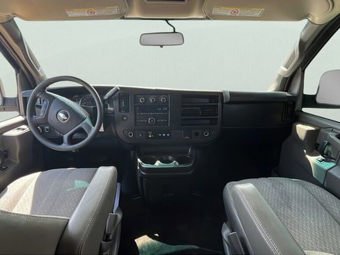 Used 2017 Chevrolet Express 3500 LT w/ LT Preferred Equipment Group RWD image 9